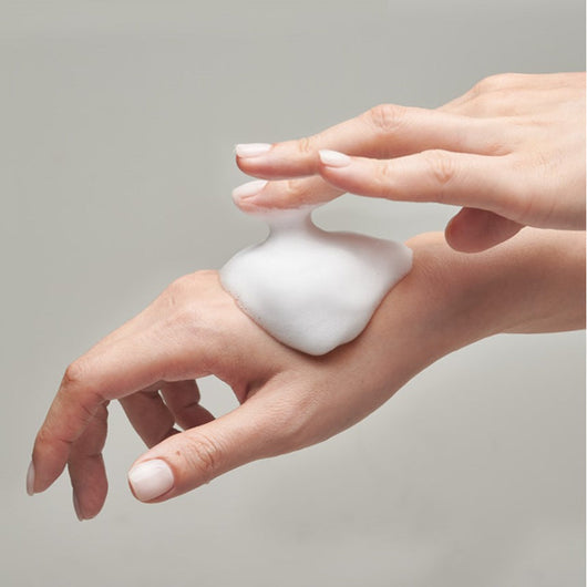 Green Tea Calming Essence Cleansing Foam Origin